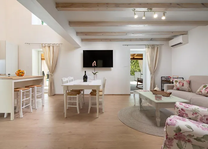 Casa Di Nika - Charming Stone Villa *