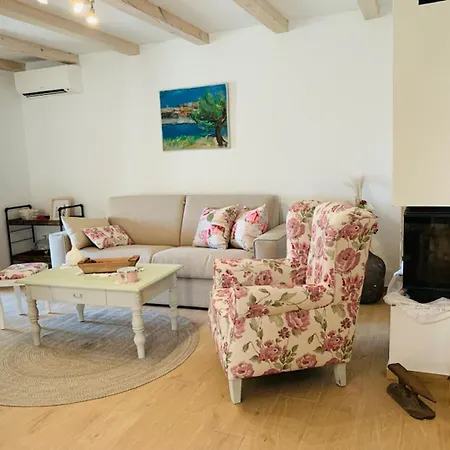 Casa Di Nika - Charming Stone *