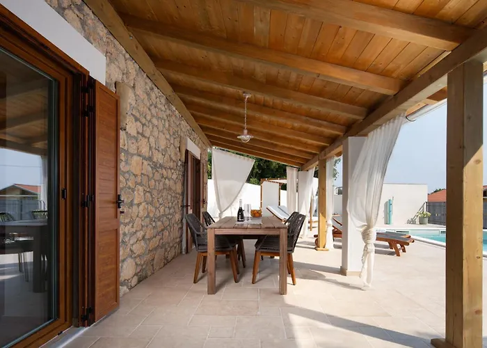 Casa Di Nika - Charming Stone Villa *